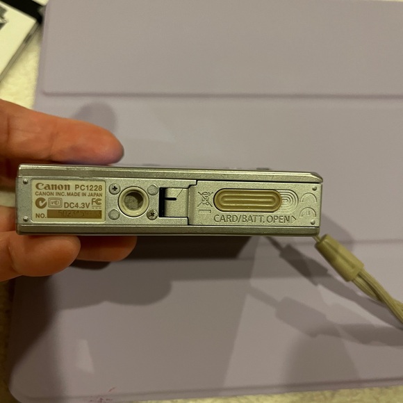 Canon PowerShot SD1000 7.1MP Digital Elph Camera with 3x Optical Zoom - Picture 6 of 12